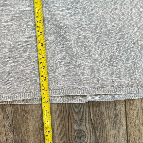 Vintage Grey Flower Embroidered Northern Reflections sweater - size medium - Picture 4 of 8